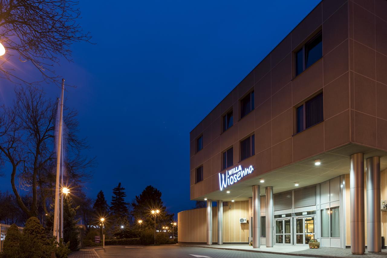 Hotel Willa Wiosenna Ozarow Mazowiecki Exterior foto